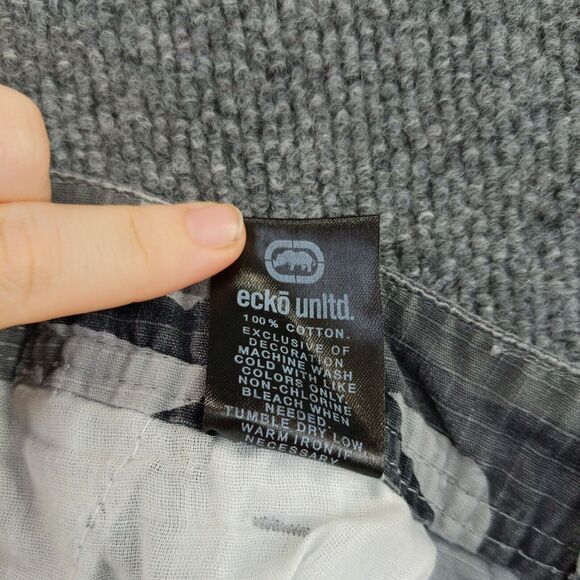 Ecko Unltd Cargo Shorts Mens Size 30 Camo Pockets Belt Loops Gray Black - Picture 12 of 12